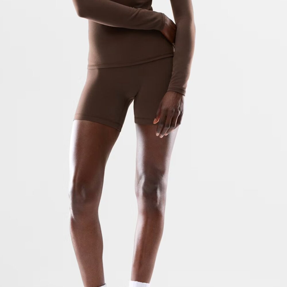 Aritzia TNA Action Chocolate Brown Bike Shorts Size Medium - Short Inseam